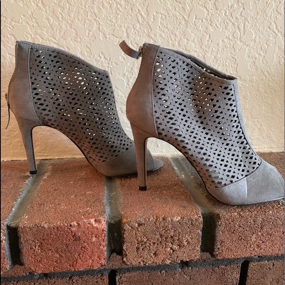 Metaphor Shoes - Suede grey booties